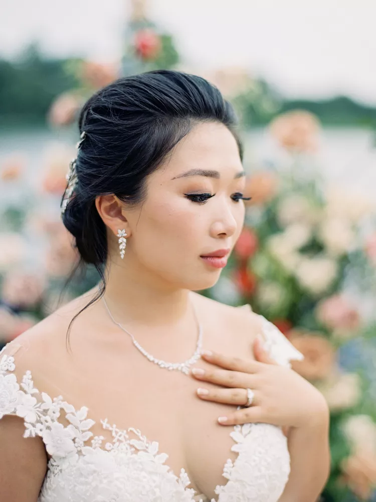 Minimal Wedding Makeup Ideas for Elegant Brides